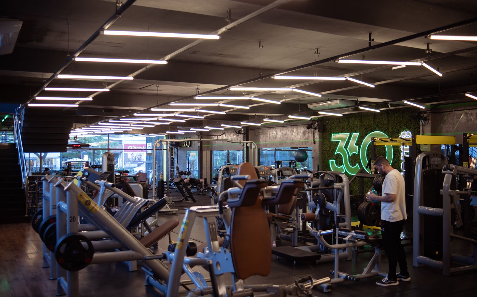 Área de máquinas da Academia 360 Club